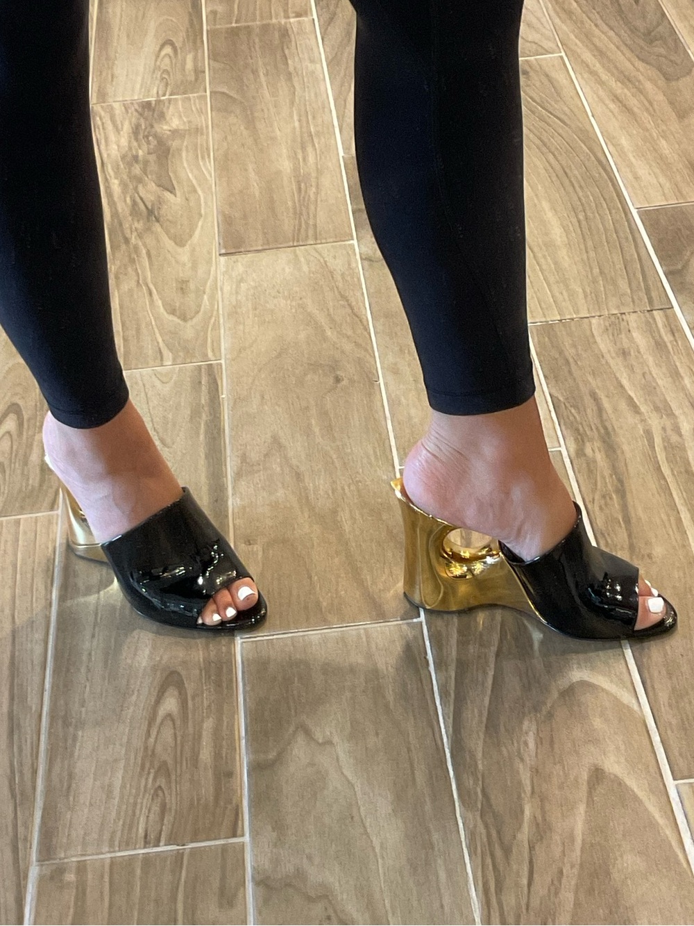Alaïa La Sculpture Black Patent Leather Mules with Gold Sculptural Heels - Picture 8 of 9